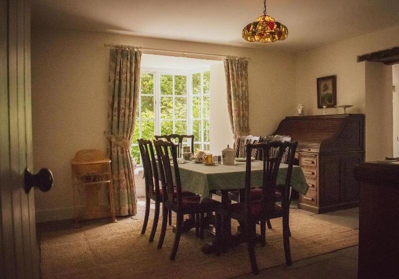 Pontyclerc Farm House Bed And Breakfast