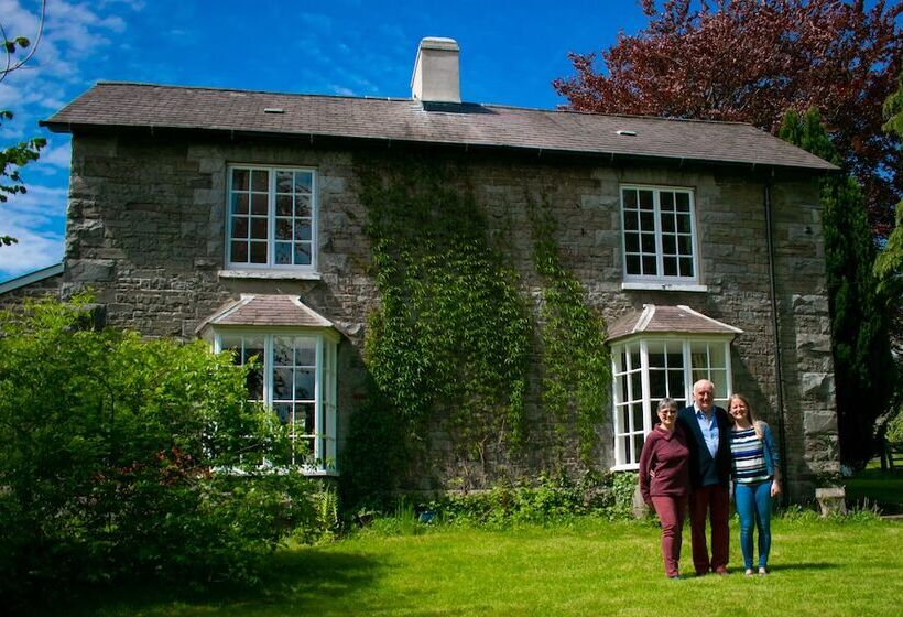 Pontyclerc Farm House Bed And Breakfast