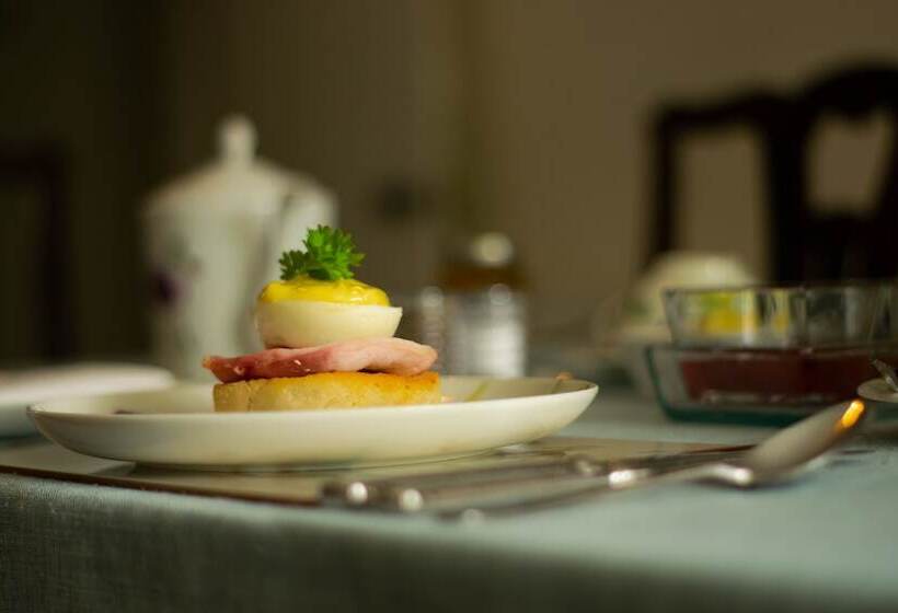 Pontyclerc Farm House Bed And Breakfast