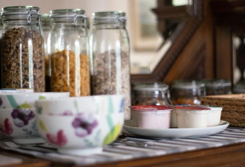 Pontyclerc Farm House Bed And Breakfast