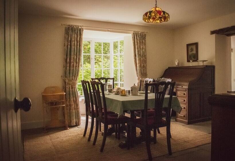 Pontyclerc Farm House Bed And Breakfast