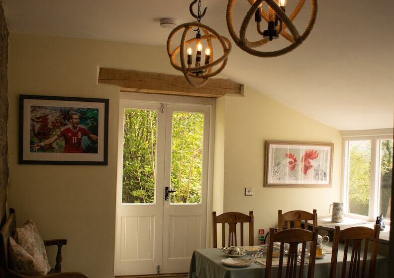 Pontyclerc Farm House Bed And Breakfast