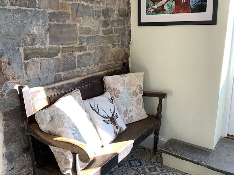 Pontyclerc Farm House Bed And Breakfast