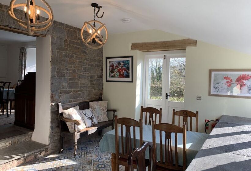 Pontyclerc Farm House Bed And Breakfast