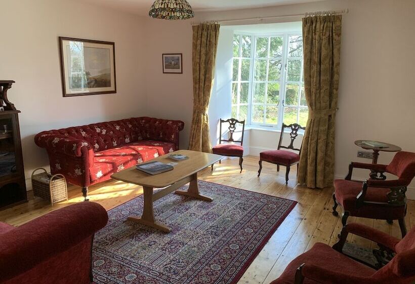 Pontyclerc Farm House Bed And Breakfast