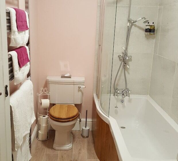 Pontyclerc Farm House Bed And Breakfast