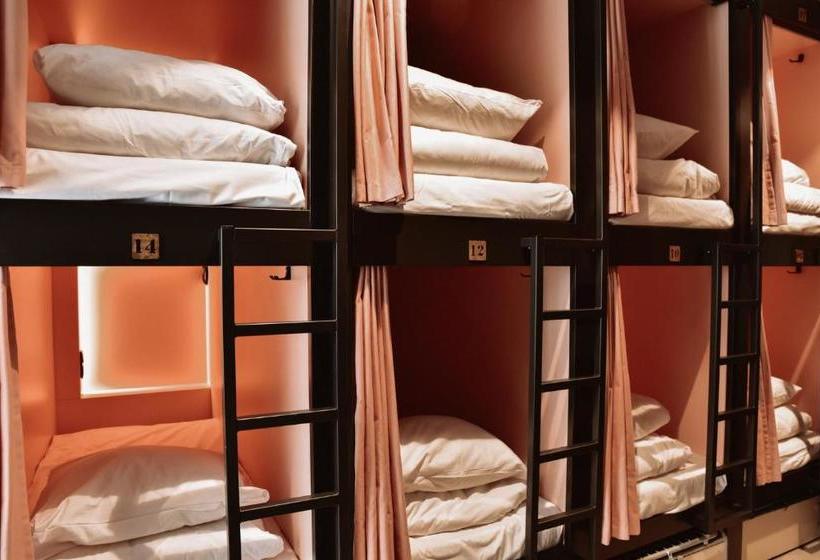 فندق صغير Durty Nelly's Inn