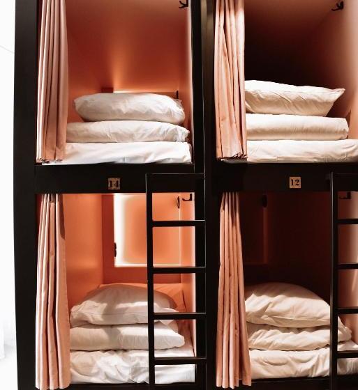 فندق صغير Durty Nelly's Inn