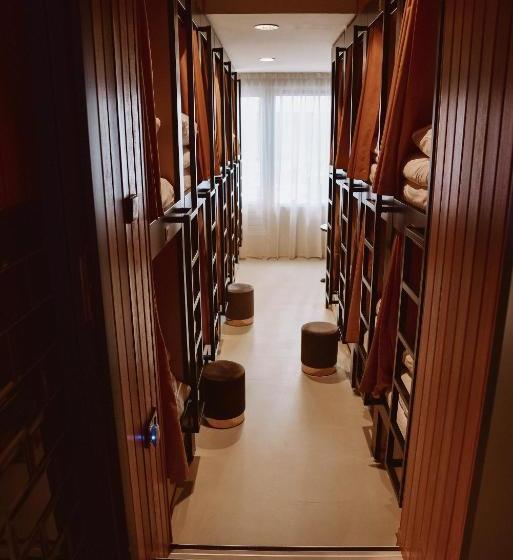 فندق صغير Durty Nelly's Inn