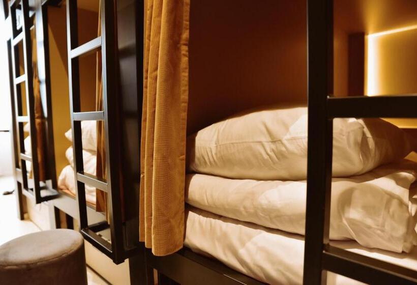 فندق صغير Durty Nelly's Inn