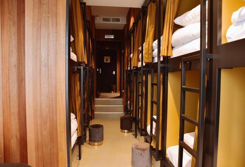 فندق صغير Durty Nelly's Inn