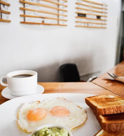 مبيت وإفطار Alternative Hostels