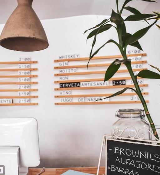 مبيت وإفطار Alternative Hostels