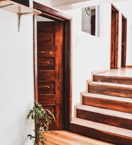 مبيت وإفطار Alternative Hostels