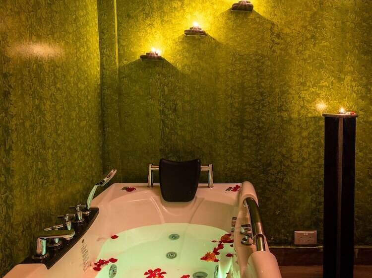 Fun Retreat Resort, Hotel And Ayurveda Spa