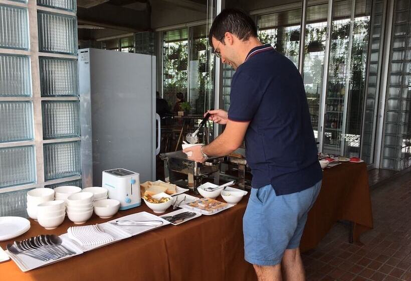 Отель Laekhon Nonbai