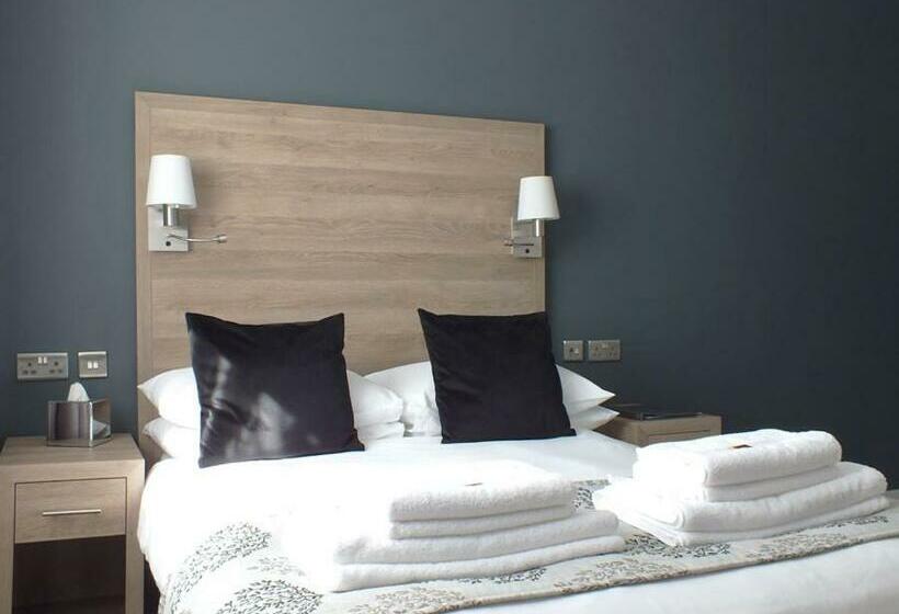 בית מלון כפרי The Piebald Inn