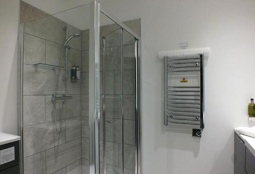 בית מלון כפרי The Piebald Inn