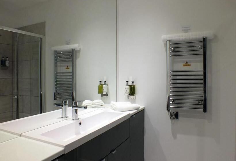 בית מלון כפרי The Piebald Inn