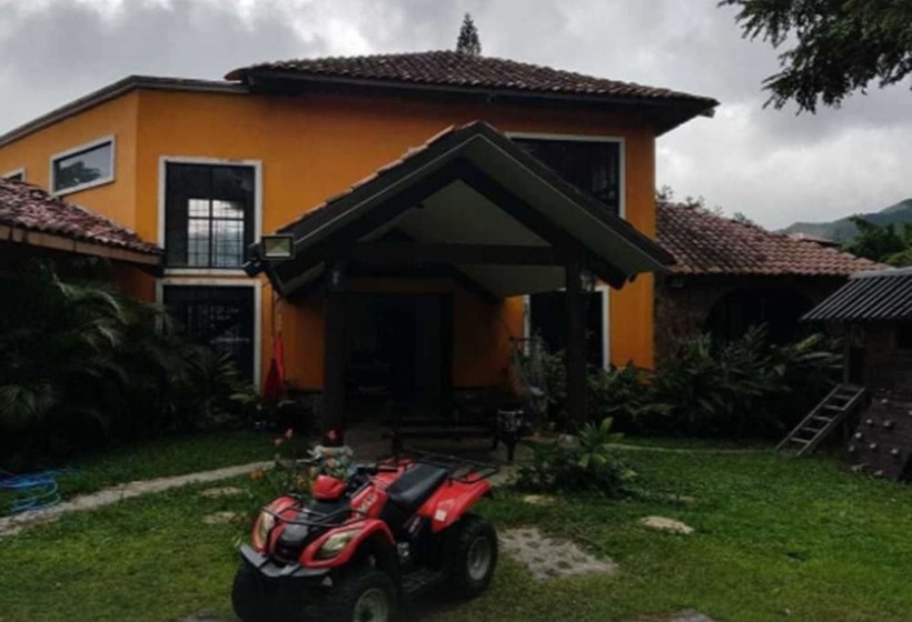 فندق صغير Hostal Restaurante Gulas