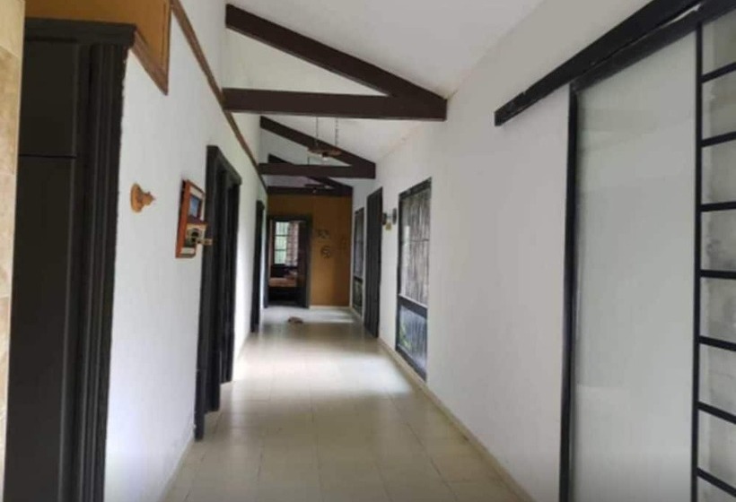 فندق صغير Hostal Restaurante Gulas