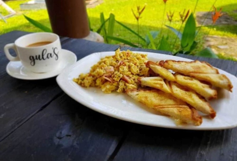 فندق صغير Hostal Restaurante Gulas