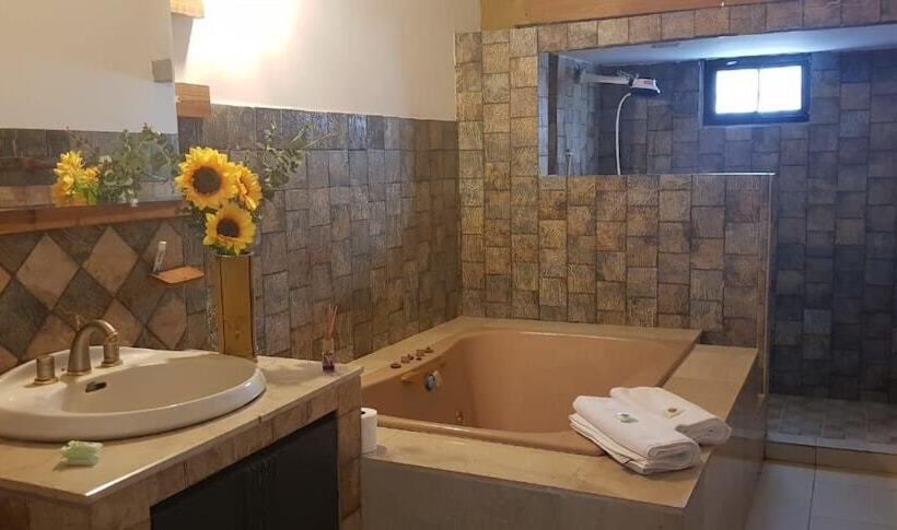 فندق صغير Hostal Restaurante Gulas