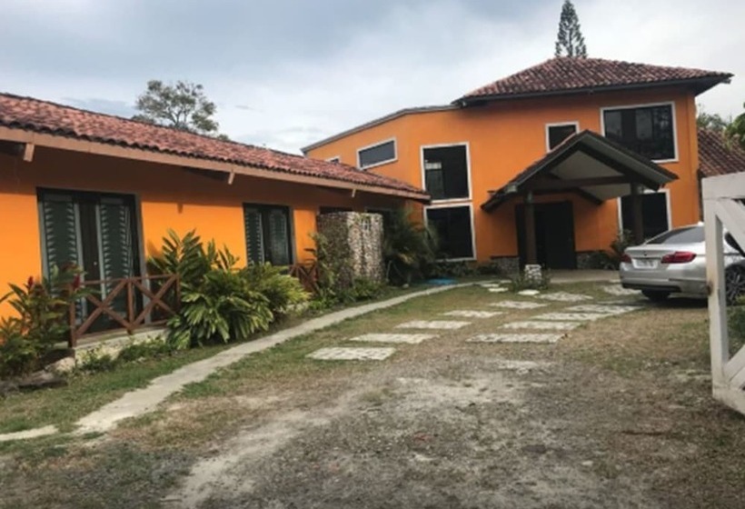 فندق صغير Hostal Restaurante Gulas