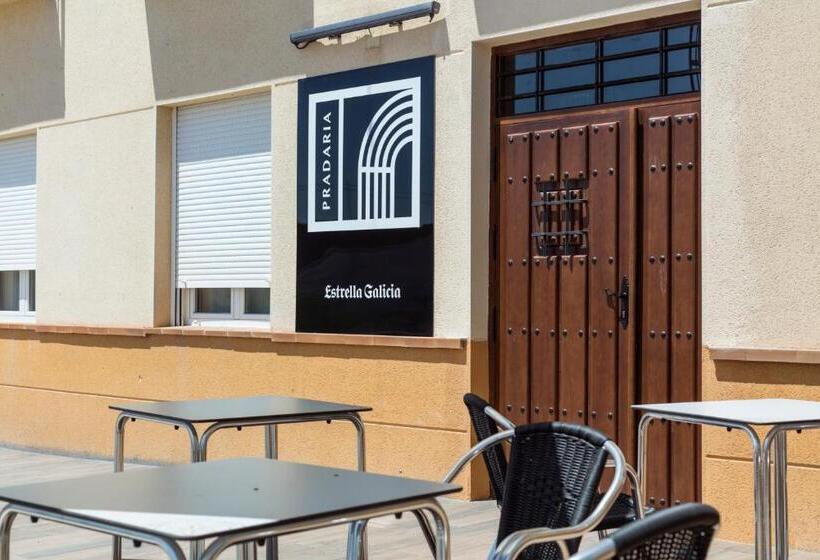 הוסטל Hostal Pradaria Asador & Alojamiento