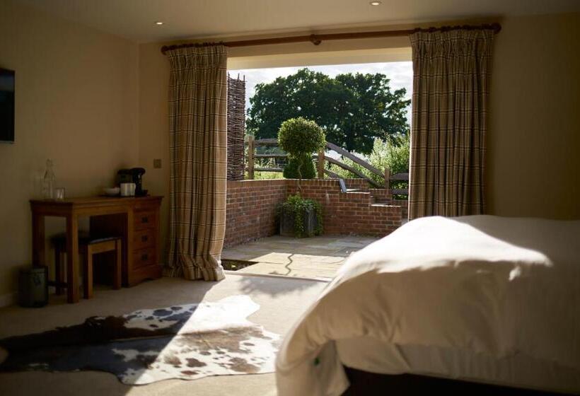 فندق صغير The Three Chimneys Country Pub