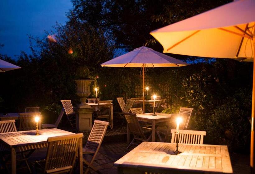 فندق صغير The Three Chimneys Country Pub