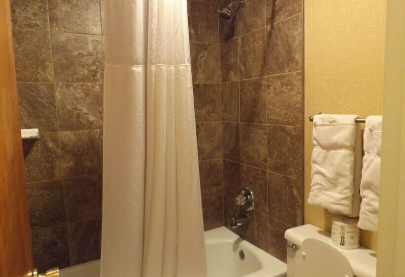 فندق صغير Windjammer Lodge