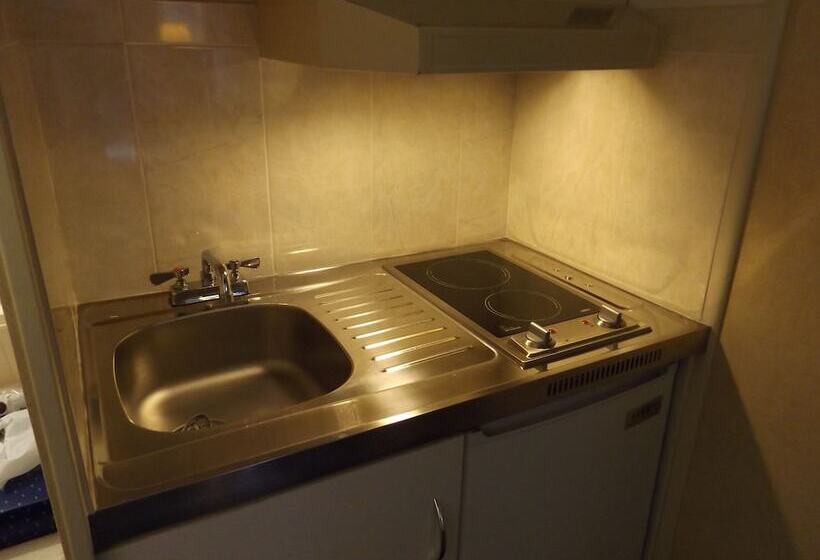 فندق صغير Windjammer Lodge