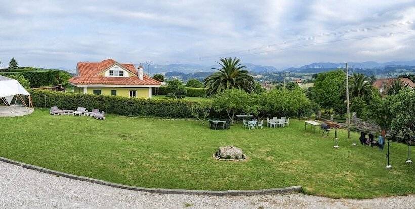 Hostel El Pico De Santillana