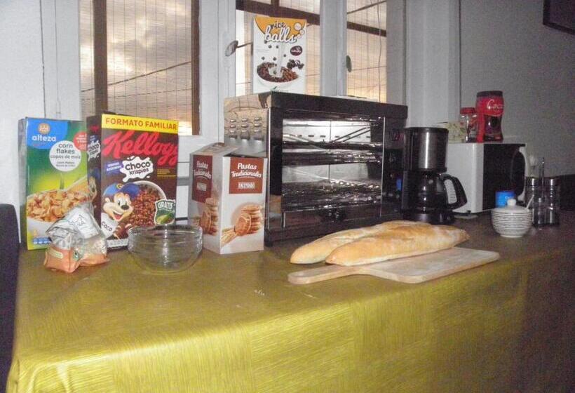 Hostel El Pico De Santillana