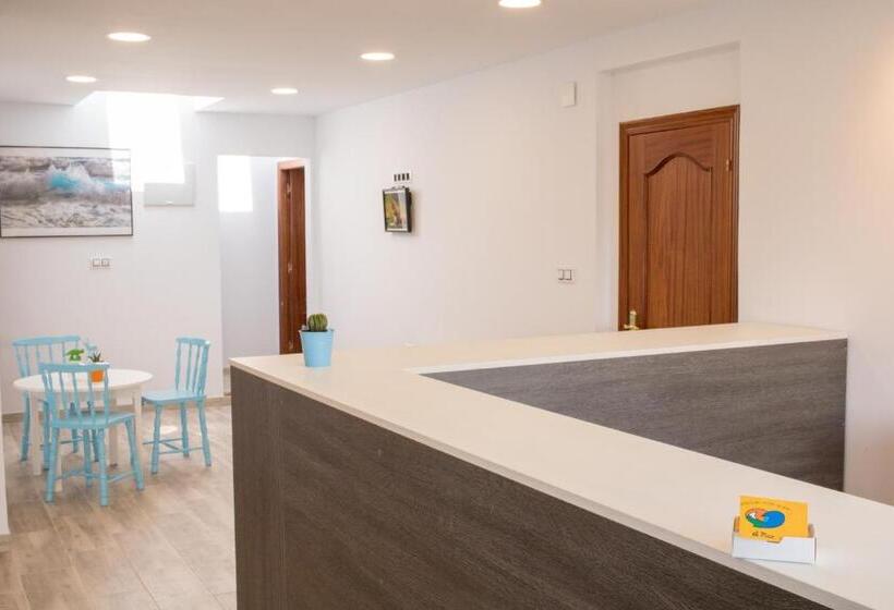 Hostel El Pico De Santillana