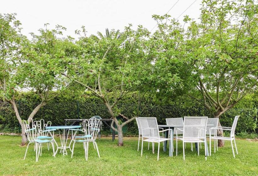 Hostel El Pico De Santillana