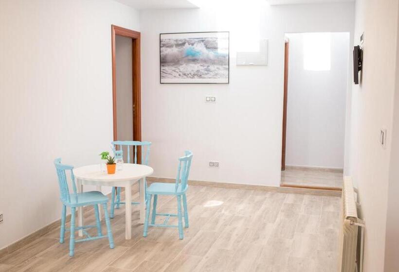 Hostel El Pico De Santillana