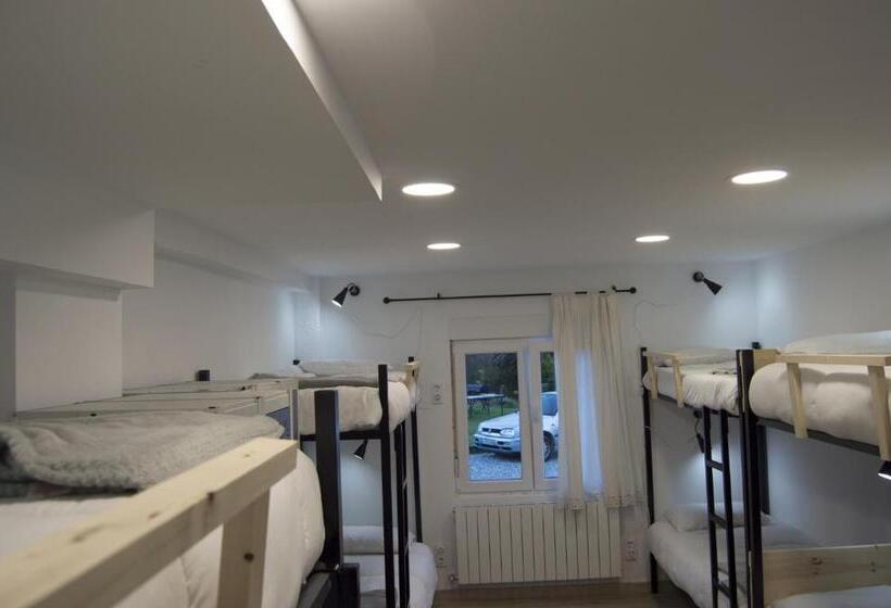 Hostel El Pico De Santillana