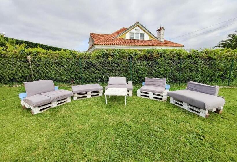 Hostel El Pico De Santillana