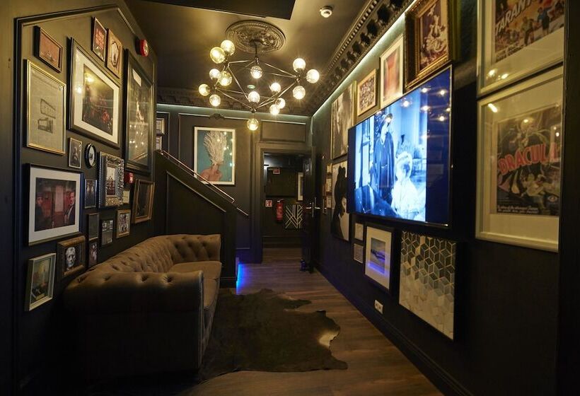 هتل Akureyri Dynheimar