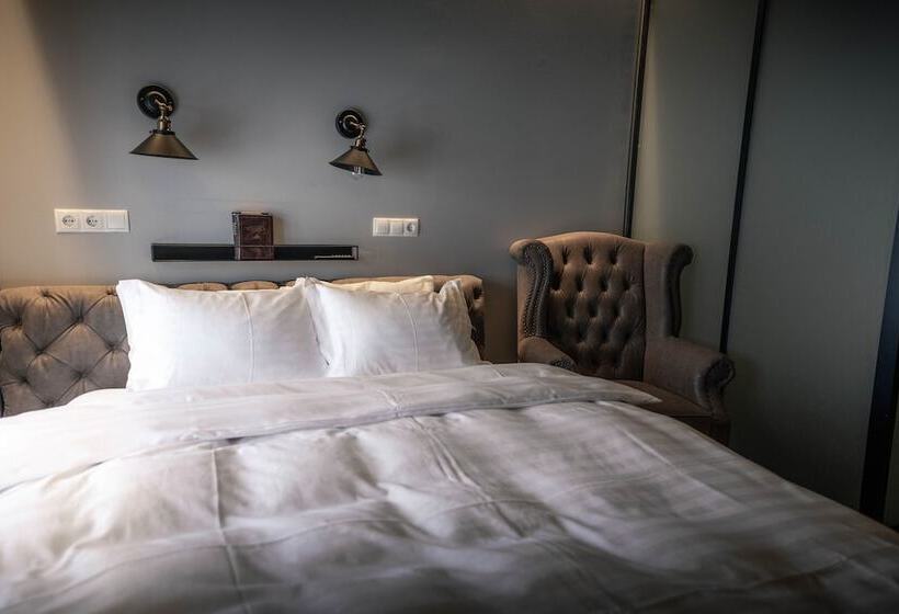 هتل Akureyri Dynheimar