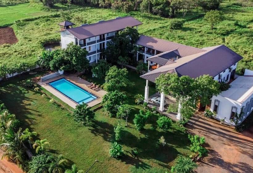 Отель Four Points Resort   Anuradhapura