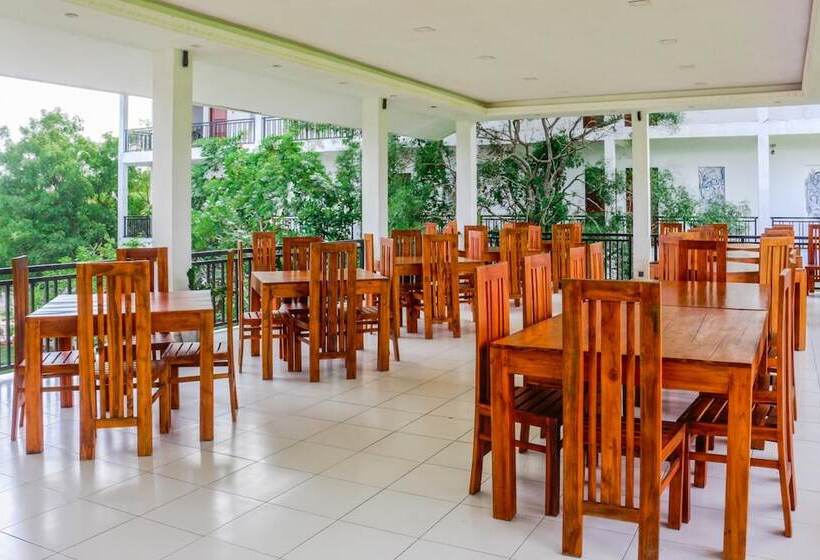 Отель Four Points Resort   Anuradhapura