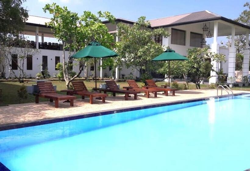 Отель Four Points Resort   Anuradhapura