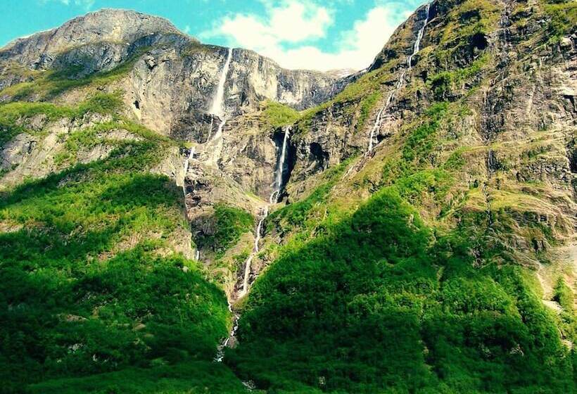 בית מלון כפרי Gudvangen Budget