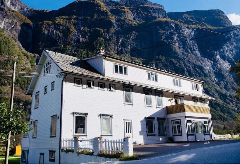 בית מלון כפרי Gudvangen Budget