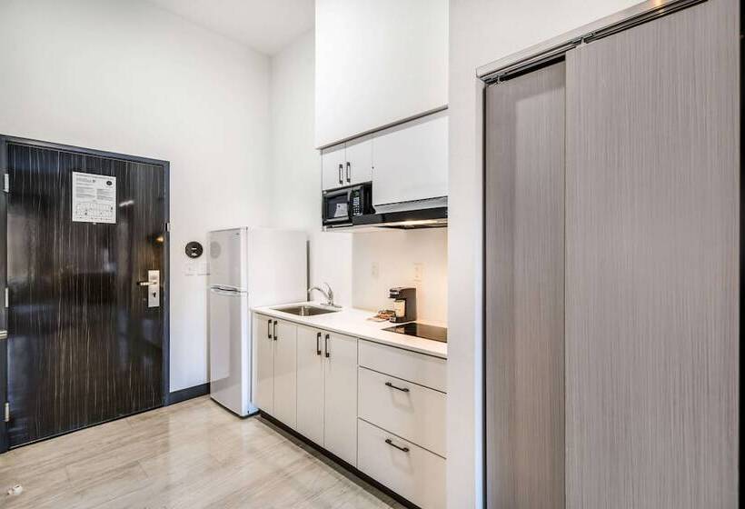 Hy Lo Hotel, Ascend Hotel Collection