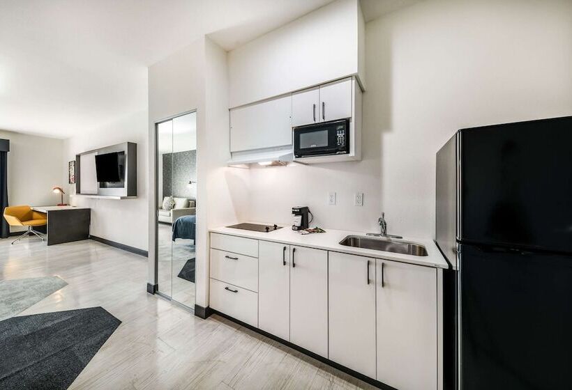 Hy Lo Hotel, Ascend Hotel Collection