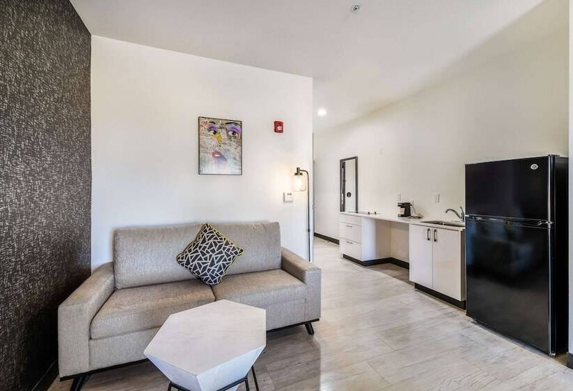 Hy Lo Hotel, Ascend Hotel Collection